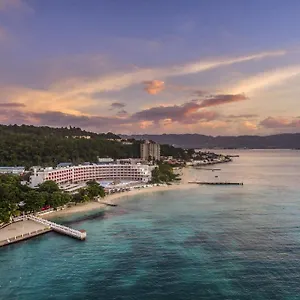 4* Курортный комплекс Grand Decameron Cornwall Beach, A Trademark